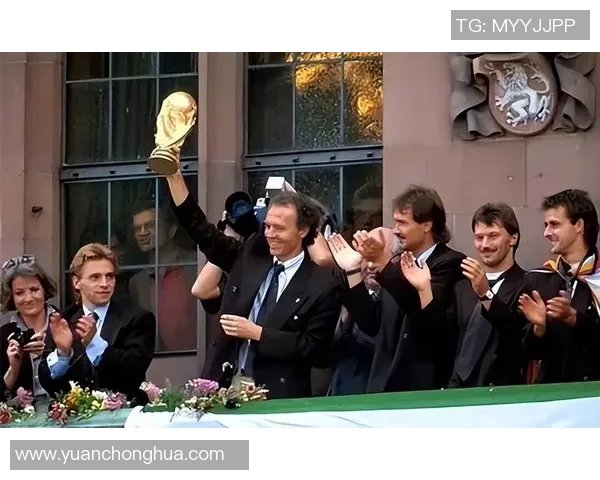 足坛巨星谢幕深情告别赛场留给球迷无尽回忆与感动